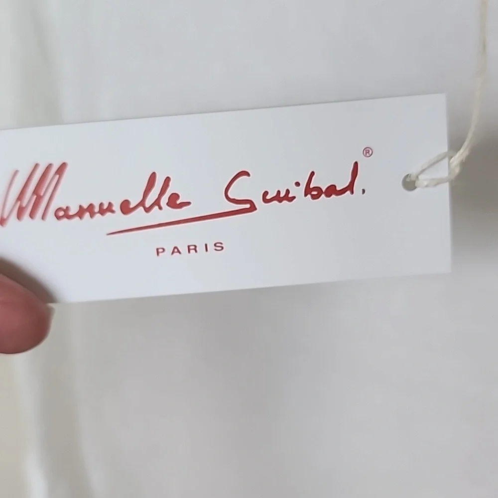 Manuelle White Linen Top. - Picture 2 of 6